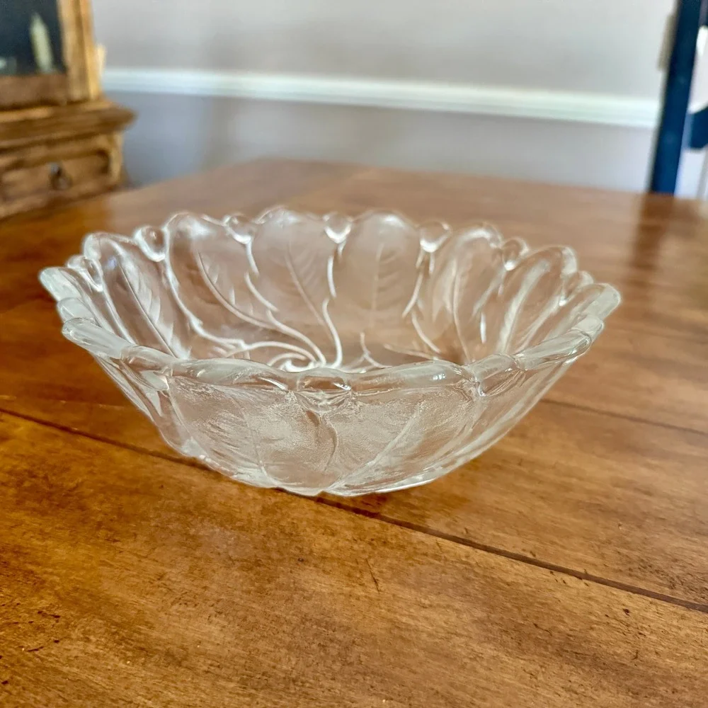Vintage 1940's Clear Pressed Glass Serving Bowl 9″ Diameter Floral Swirl